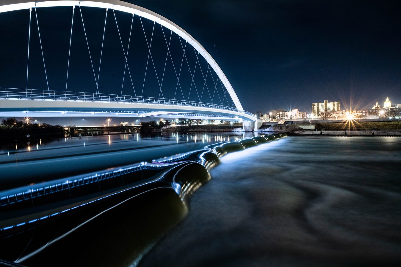 Des Moines bridge at night